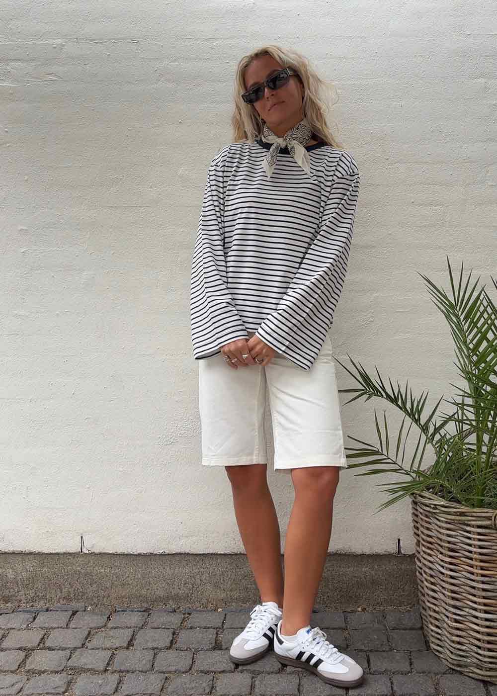 w' pierce short - Off-White Rinsed - Image 2