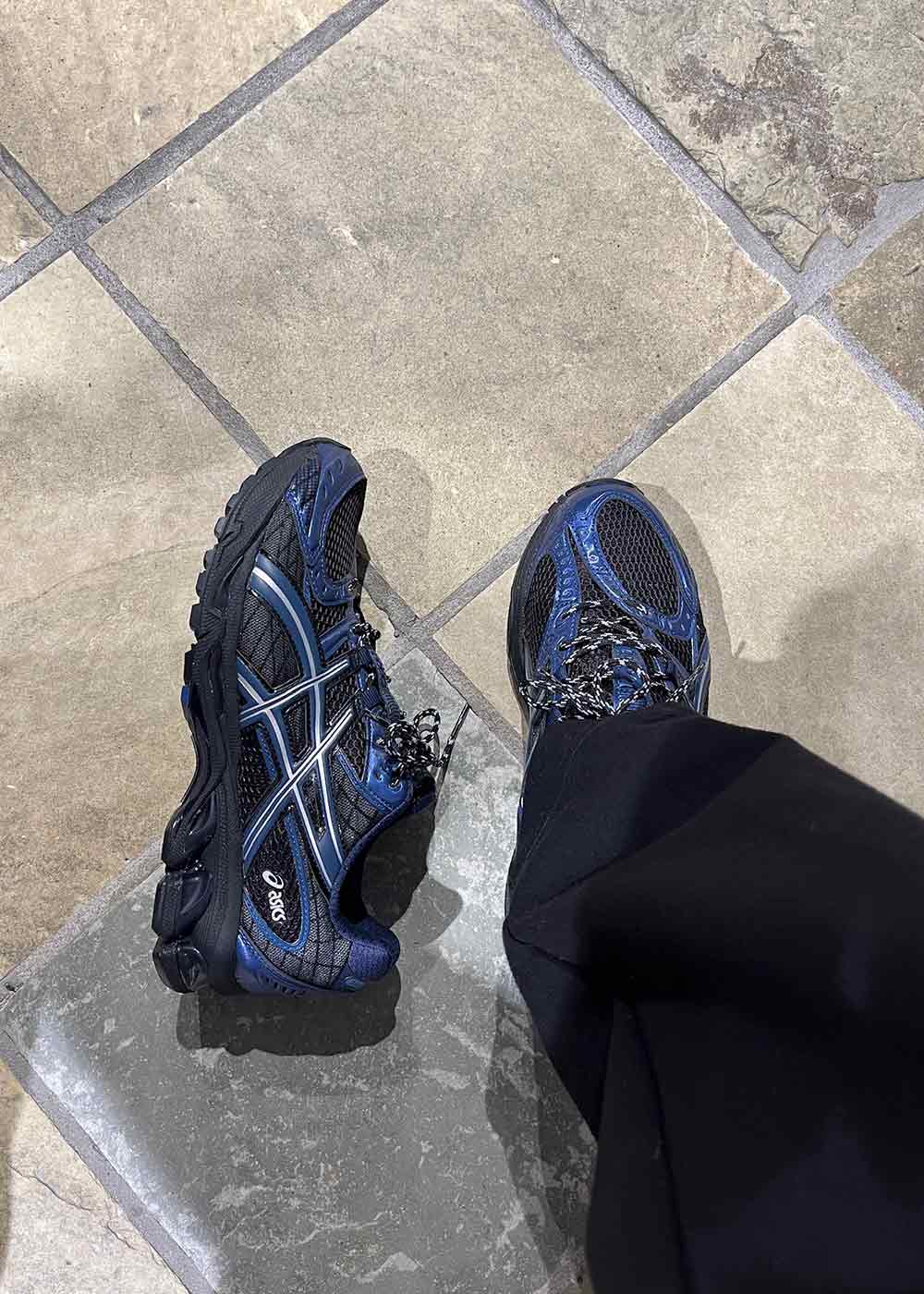GEL-NIMBUS 10.1 - Black/Grand Shark - Image 2