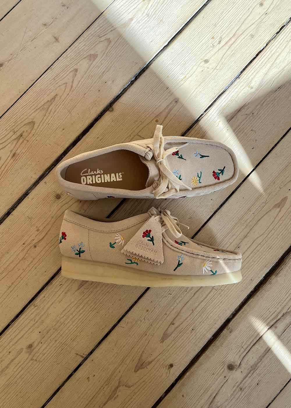 Wallabee. D - Taupe Embroidery - Image 5