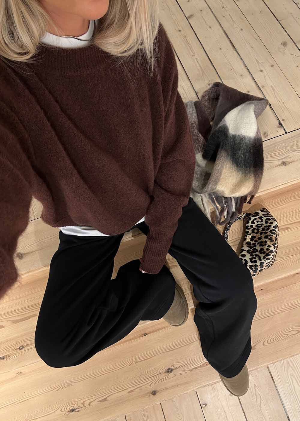 Washed Heavy Sweatpants - Black - Image 3