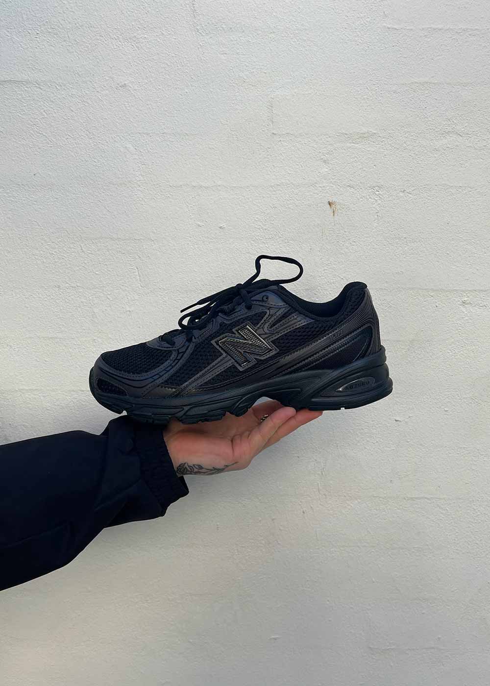 U740BO2 - Black Cement - Image 4