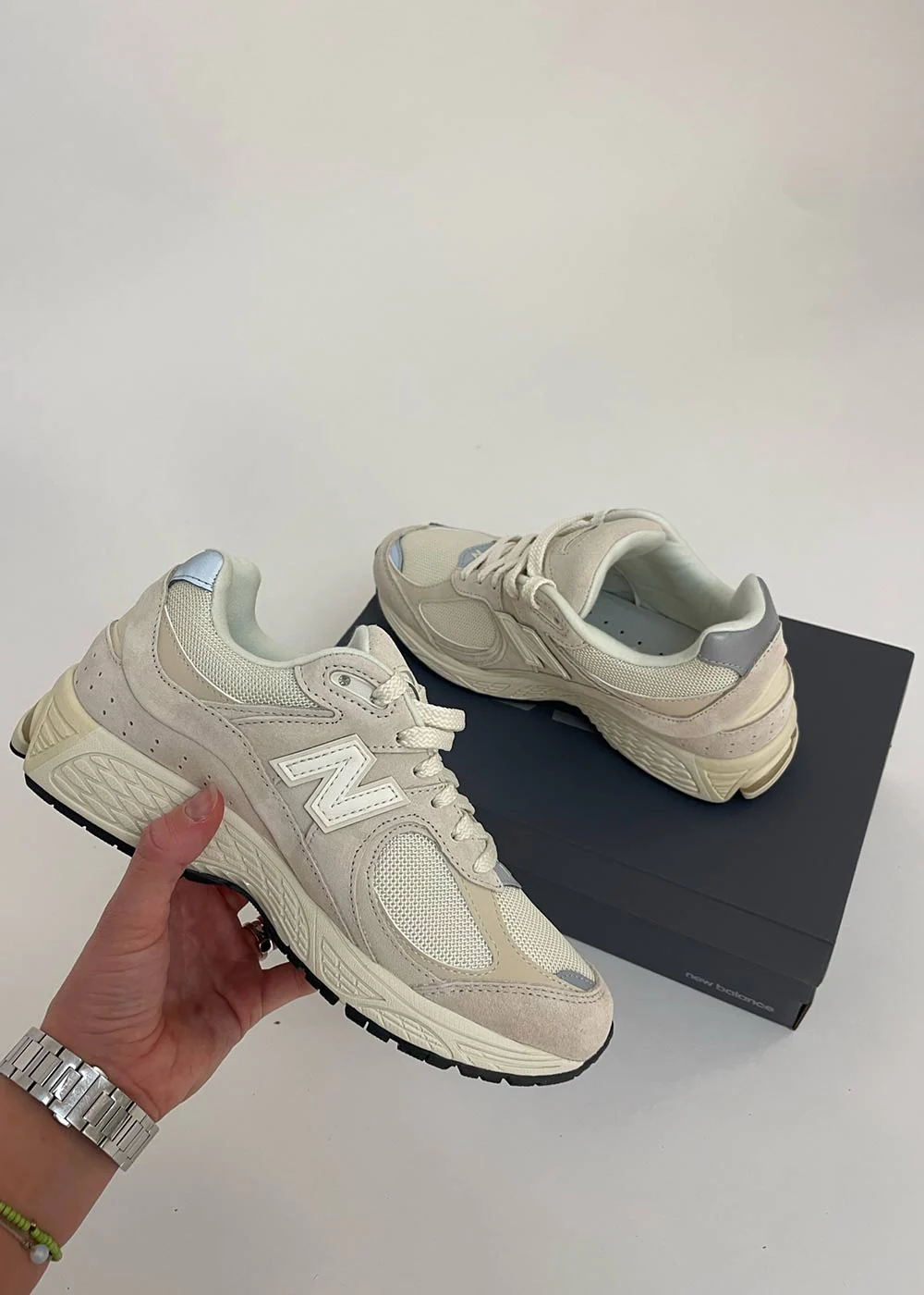 M2002RCC - Calm Taupe - Image 2