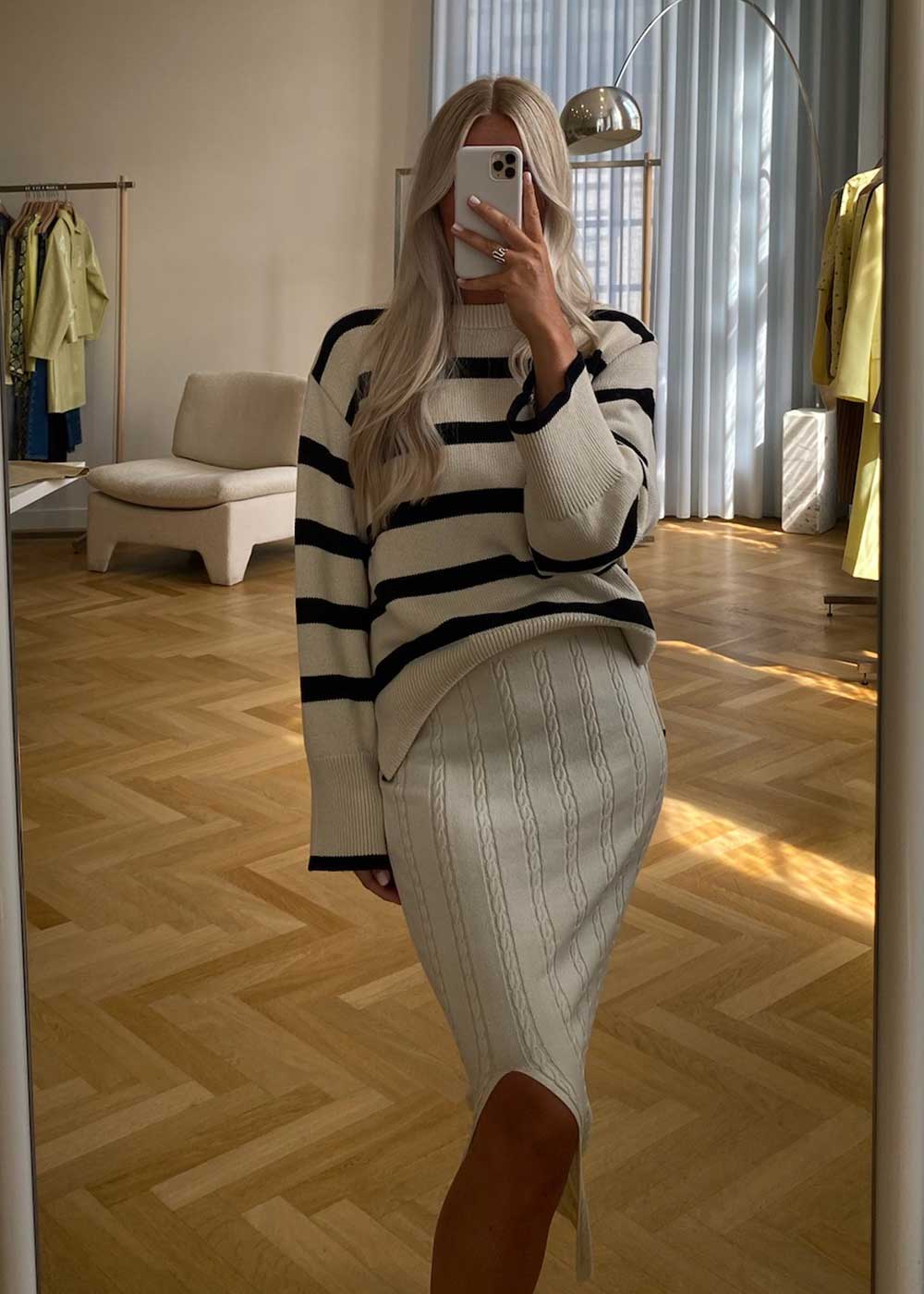 CorbinMD stripe o-neck - Black Summer Sand Stripe - Image 2