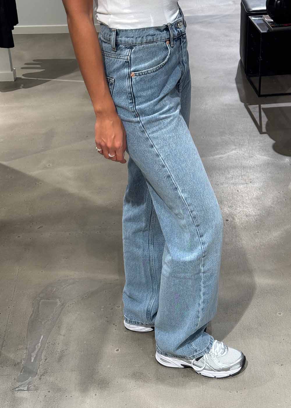 Carla Doone Jeans - Washed Blue - Image 6
