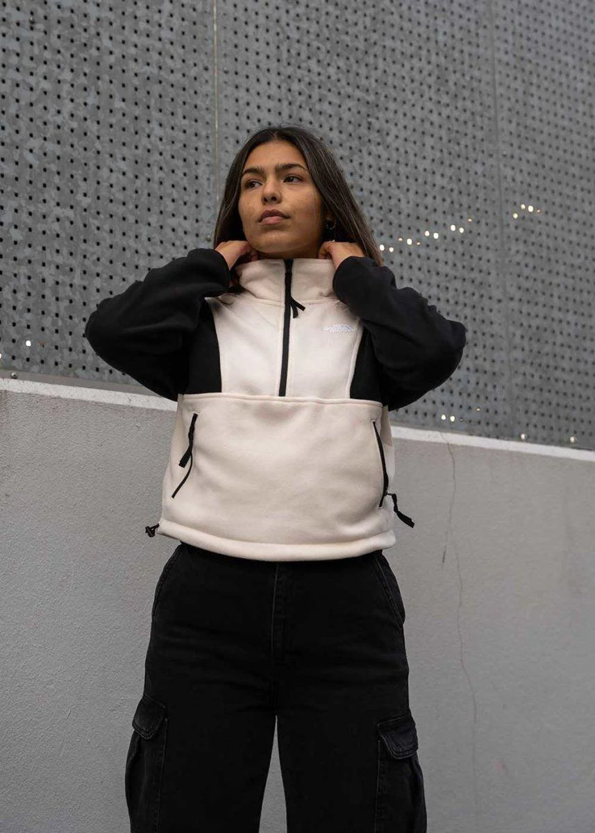 W ATTITUDE 1/4 ZIP - Gardenia White/Tnf Black - Image 3