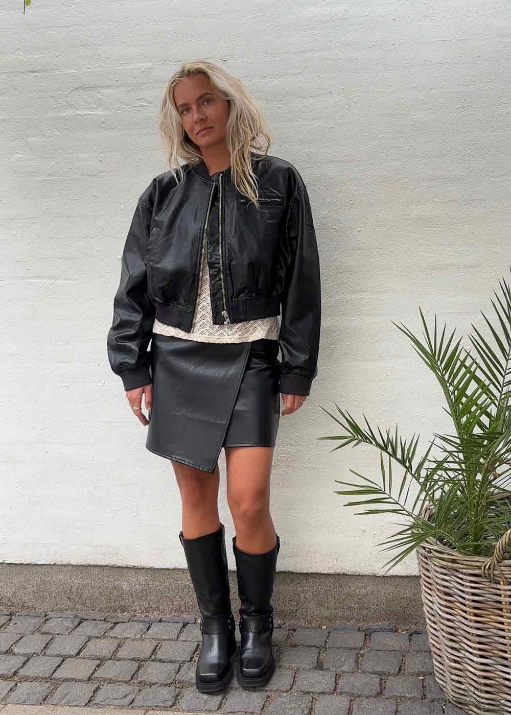 HuxleyMD jacket - Black - Image 2