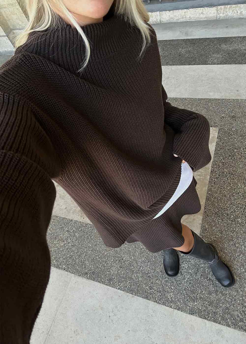 GalenMD t-neck - Chocolate - Image 5