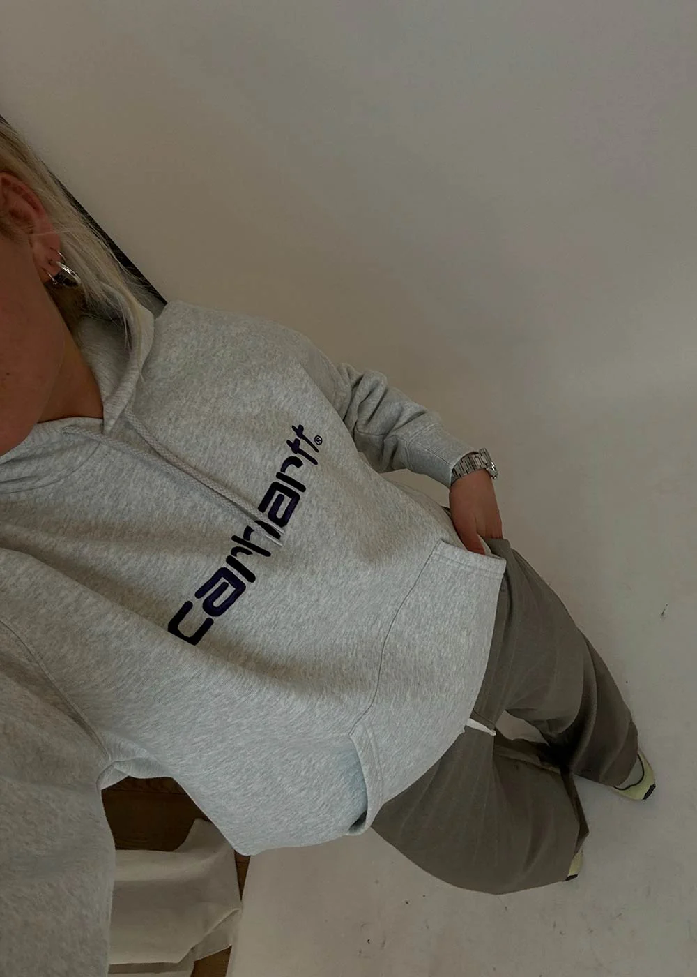 W Hooded Carhartt Sweatshirt - Ash Heather / Tyrian - Image 2