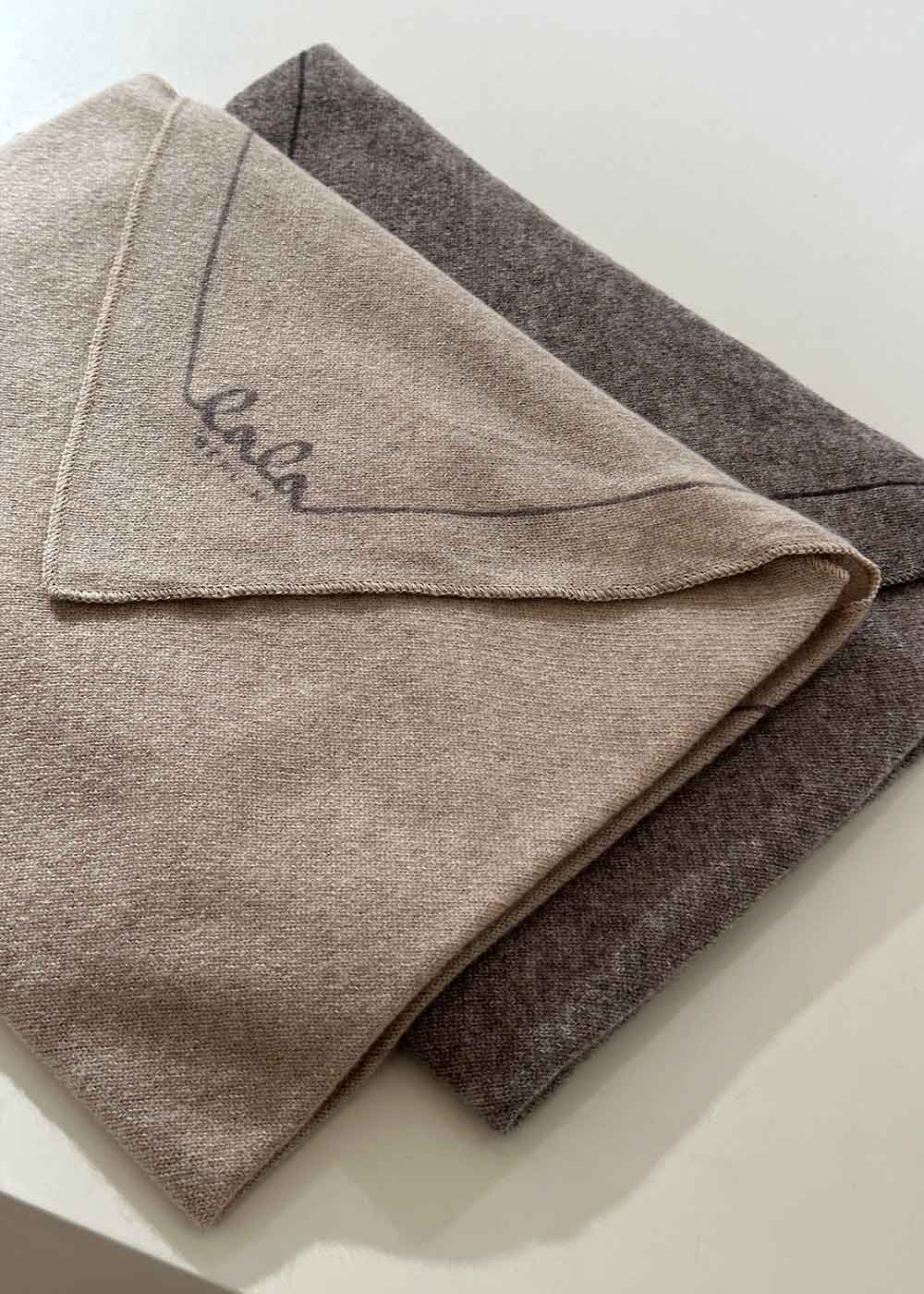 Triangle Solid Logo M - Dune Beige - Image 3