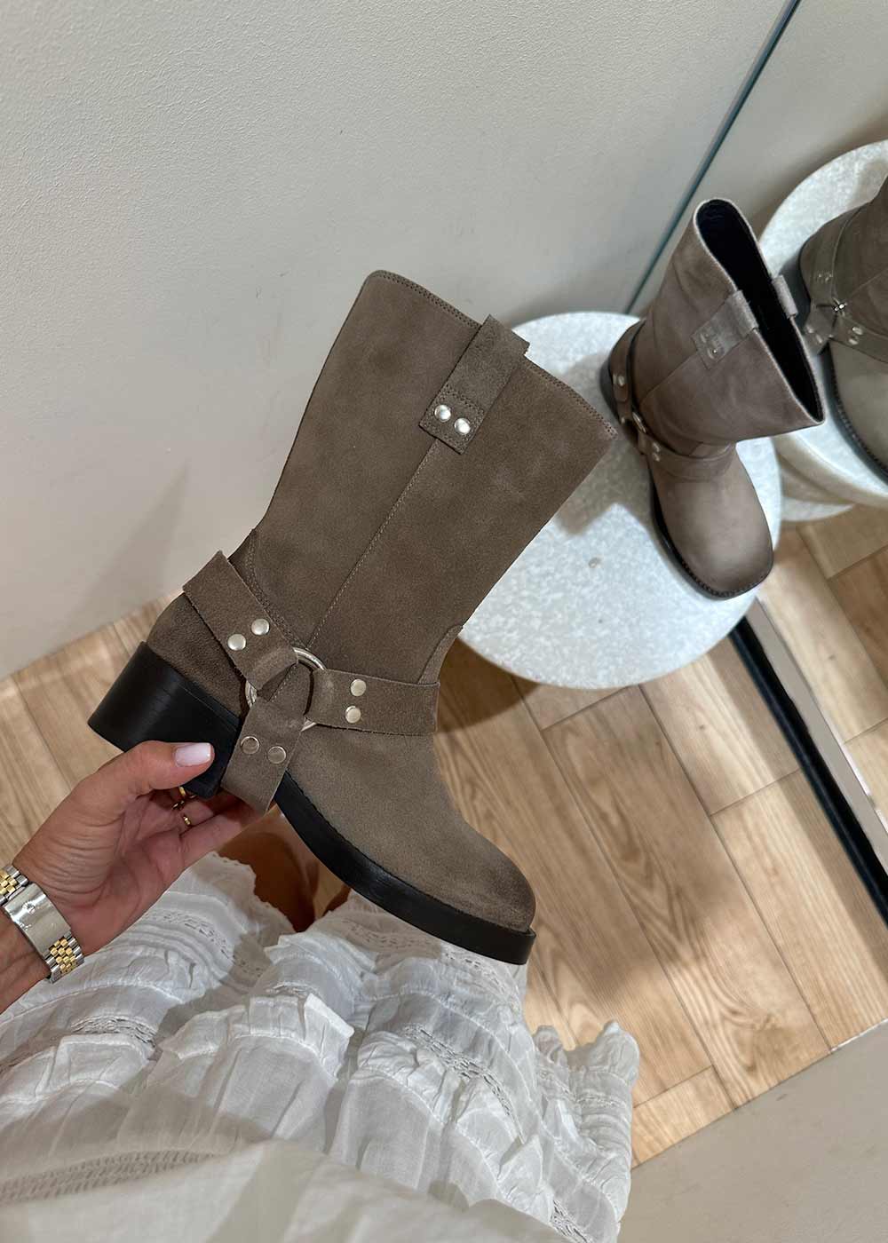 A5286 - Taupe Veneza Suede 553 - Image 3