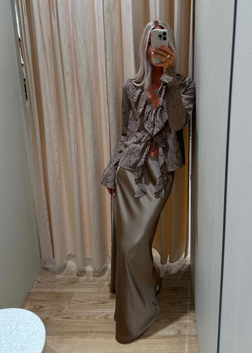 Anika Lace Blouse - Taupe - Image 2