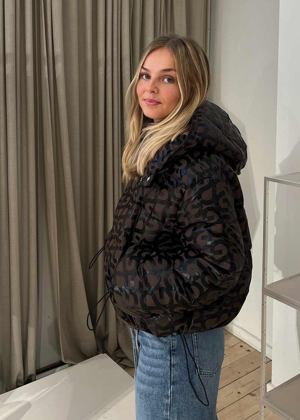 Hooded Long Sleeve Puffer - Sg Logo - Image 4