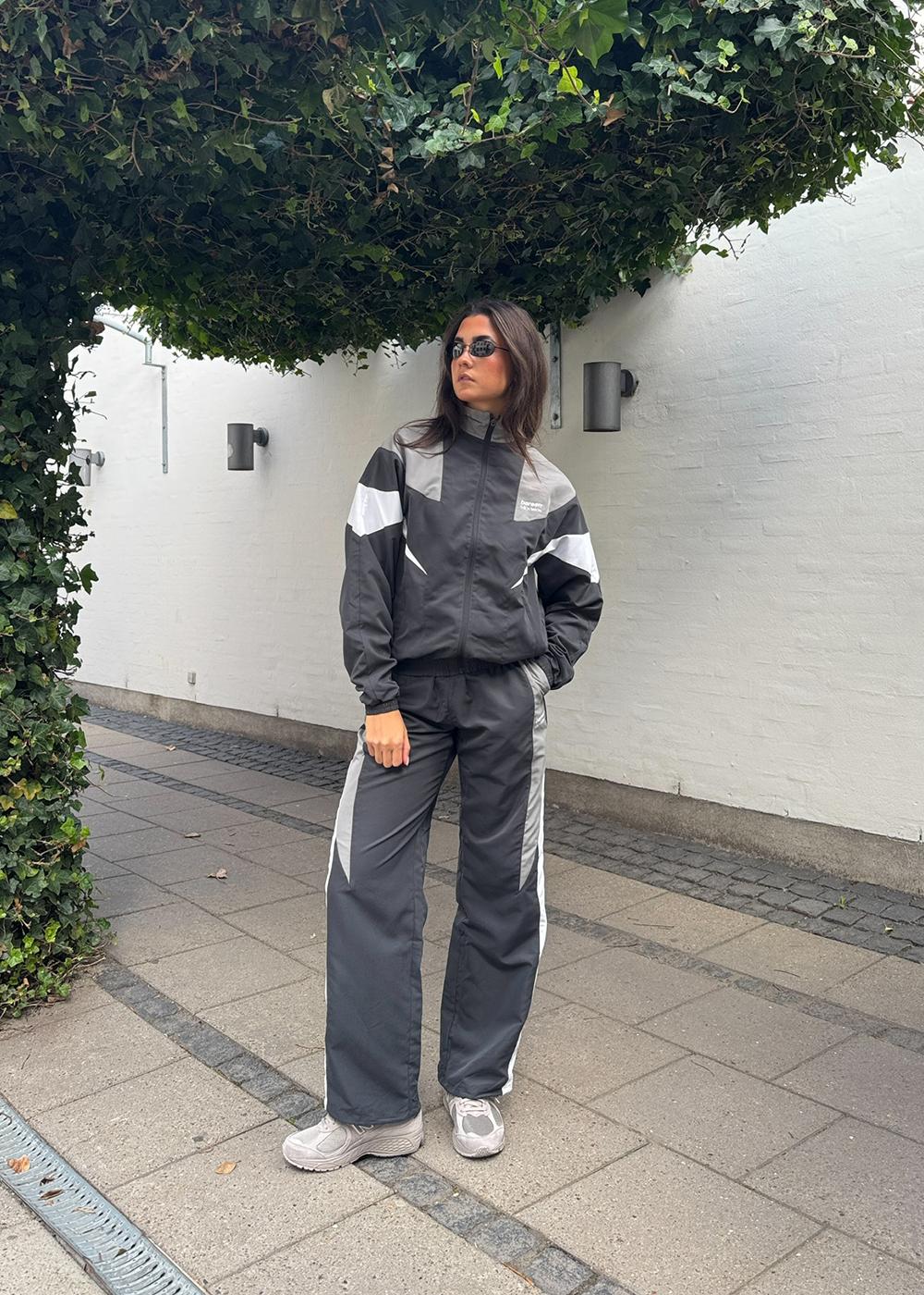 BETX(DI)VISION TRACK PANTS - Black / White - Image 3