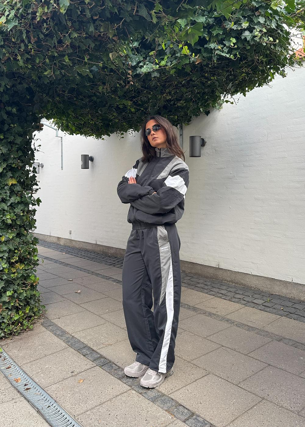 BETX(DI)VISION TRACK PANTS - Black / White - Image 4
