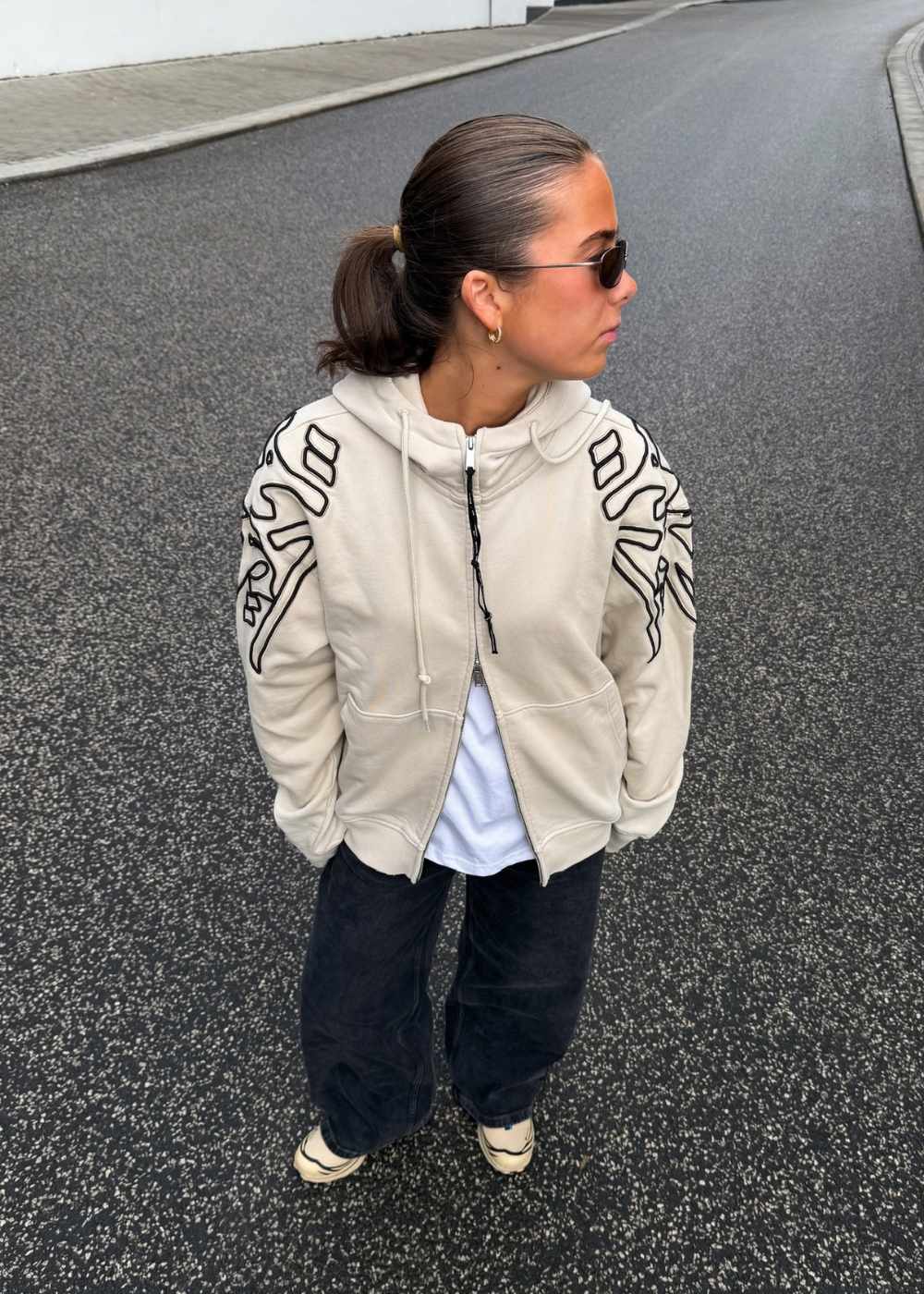 GYLL HOODIE W/ ZIPPER & EMBROIDERY - Faded Sand - Image 2
