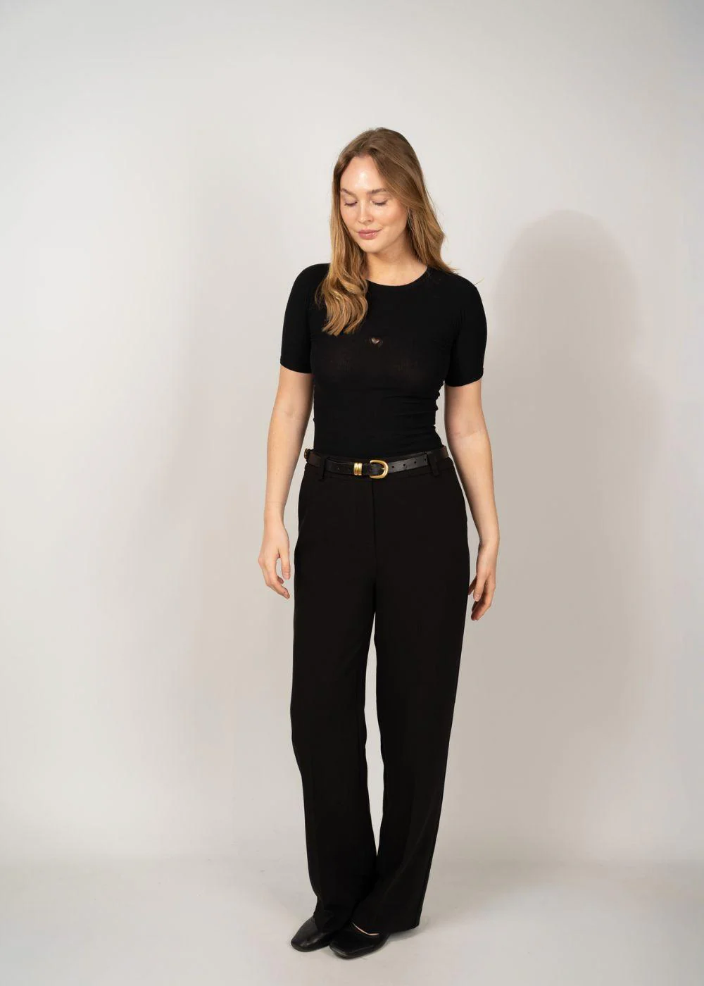 HEART SHORT SLEEVE - Black - Image 4