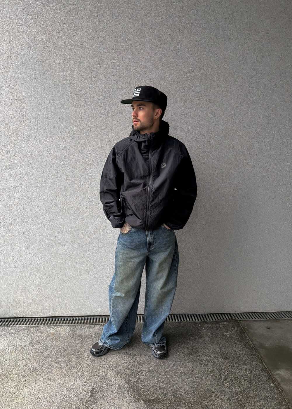 Kjalarnes Windbreaker - Black - Image 5