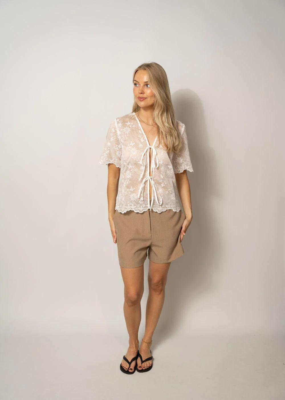 ROUKAIA 2/4 V-NECK TOP - Cloud Dancer - Image 3