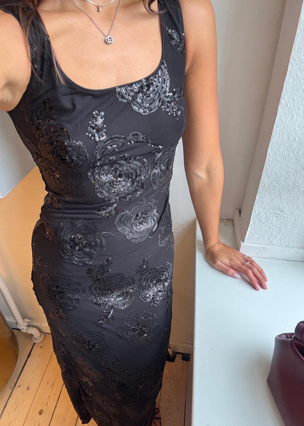 SEQUINS FITTED MAXI DRESS - Black - Image 7