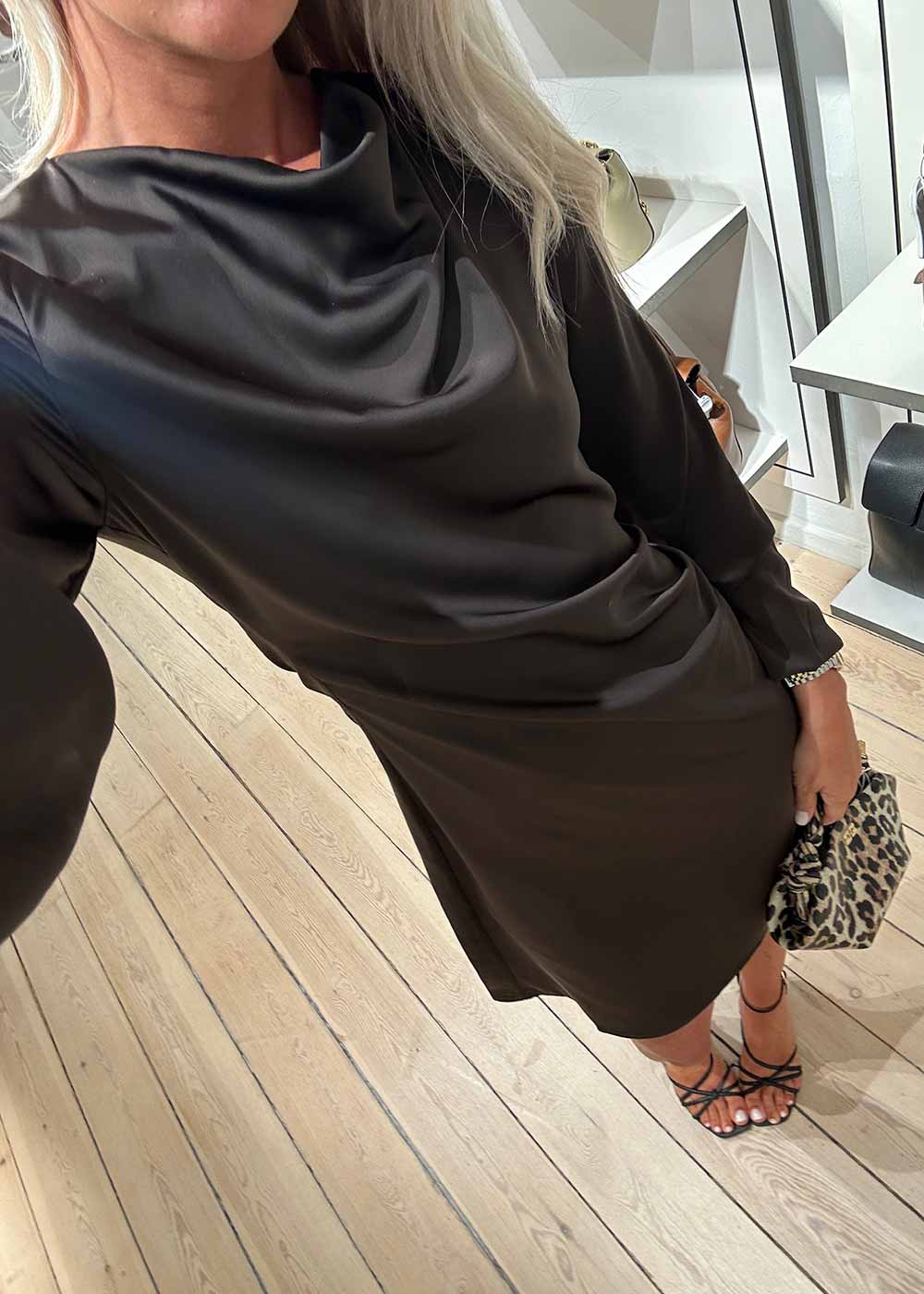 Tailormd LS short dress - Seal Brown - Image 4