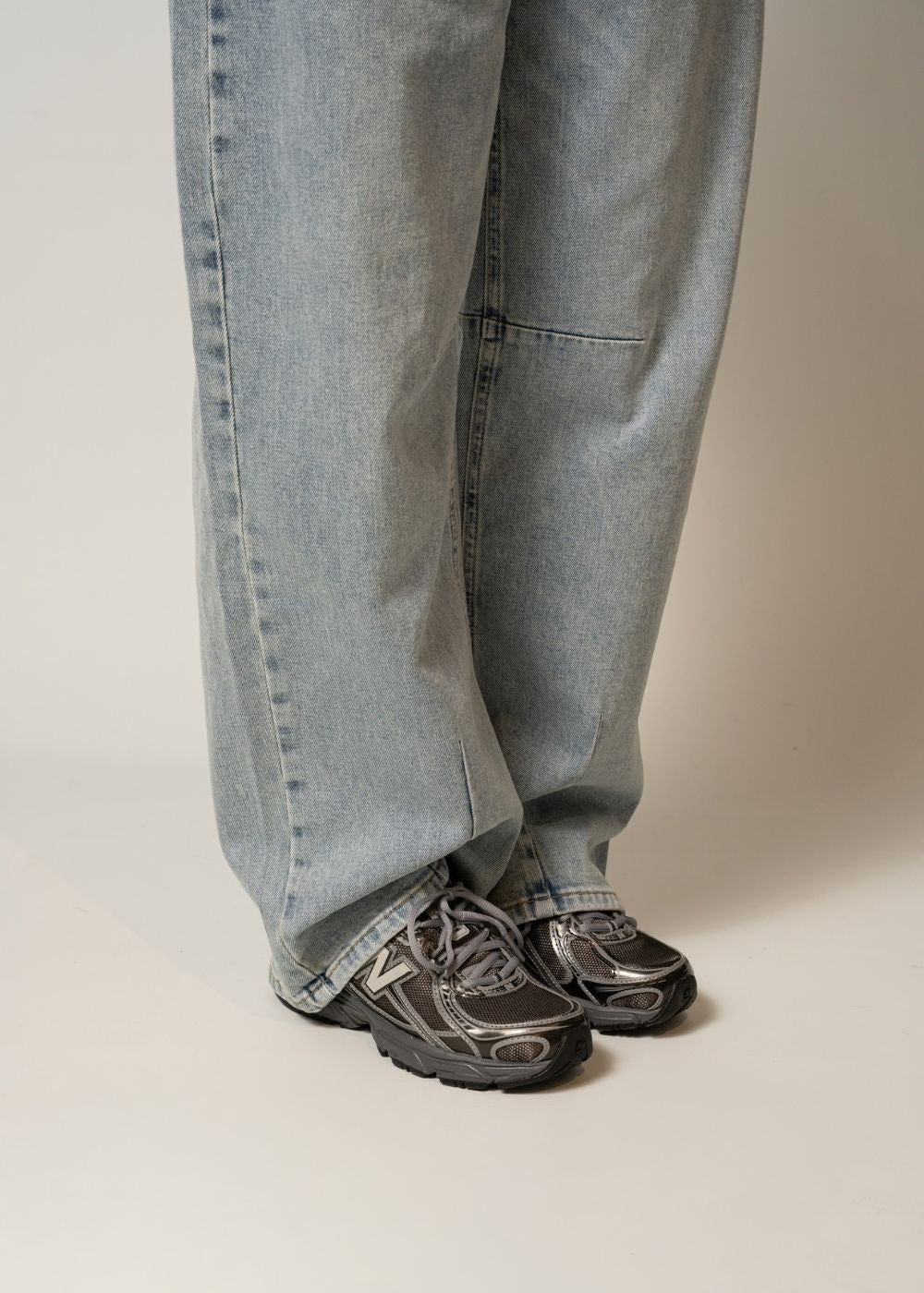 U7407YI - Black Metallic - Image 4